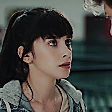 “Yalnız ben az önce hoşlandığım özellikleri sayıyordum..” 🤍 siz alici mi  yoksa barışcı mıydınız?? ~ben hep barışcıydım 🙈 #4n1kilkaşk #4n1k #ilkaşk  #yapbar #yaprakayvaz #barışozansoy #gözdemutluer ...