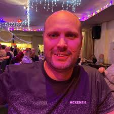 Guys please not looking for any attention! I'm just a regular guy with  fabulous hair trying to get by in the comedy game. So if everyone could  just respect me and hair's