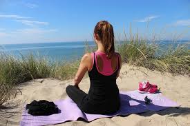 Check spelling or type a new query. Yoga Am Meer Achtsamkeit Uben In Einmaliger Atmosphare