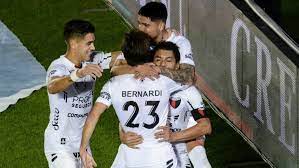 Colón logró hacerse de la pelota a partir de la superpoblación de futbolistas en. Thy0tgpxbnancm