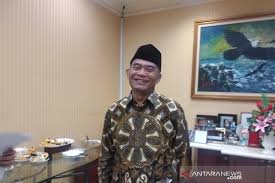 Gaji operator dan guru honorer naik tahun 2020. Mendikbud Usulkan Gaji Guru Honorer Setara Umr Antara News Mataram Berita Ntb Terkini