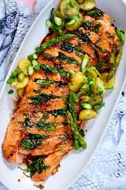 Gefulltes Lachsfilet Mit Spargel Und Weissweinkartoffeln Rezept Lecker In 2020 Fisch Zubereiten Essensrezepte Lachsfilet