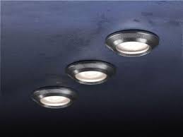 I faretti da incasso sono elementi d'illuminazione capaci di rendere sobrio e ricercato qualsiasi ambiente della casa. Faretti Da Incasso Per Controsoffittature