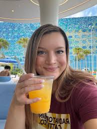 A public service announcement for anyone wanting the following 🔈 💫 To be  able to travel more, specifically Disney & Universal 💫 To earn money back 