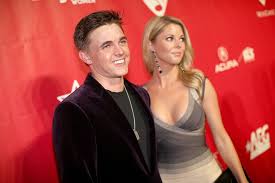 The family, including katie's brother paul peterson jr., is based in boca raton, florida, where they own a wholesale florist business. Who Is Katie Peterson Dating Katie Peterson Boyfriend Husband