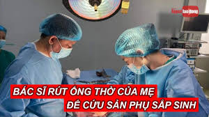Bác sĩ nhãn khoa là một bác sĩ được đào tạo y khoa là một chuyên gia trong chẩn đoán và điều trị bệnh mắt và chấn thương về mắt. O 3kyl Fsnxldm
