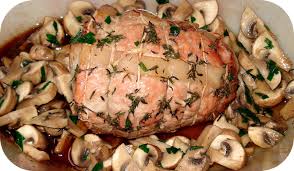 Remets le rôti sur la garniture. Roti De Veau Aux Champignons
