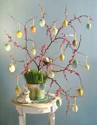 Wir haben hier jede menge ideen rund ums basteln und selbermachen fürs osterfest für dich und deine kinder. 21 Dekoideen Zu Ostern Einen Kleinen Ostereierbaum Selber Machen Ostern Farben Ostereier Farben Oster Dekor