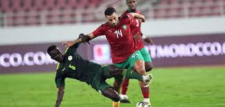 تدور الأحداث في أربعة أجزاء حول ثلاث فتيات و ذهابهن لحفلة بأحد المنازل المشبوهحيث تتصاعد العلاقة بين سكينة ( حليمة كروانى ) مع العميل السعودى. Ø§Ù„Ù…Ù†ØªØ®Ø¨ Ø§Ù„Ù…ØºØ±Ø¨ÙŠ ÙŠØ¤ÙƒØ¯ Ø§Ø³ØªØ¹Ø¯Ø§Ø¯Ù‡ Ù„Ù„Ø§Ø³ØªØ­Ù‚Ø§Ù‚Ø§Øª Ø§Ù„Ù…Ù‚Ø¨Ù„Ø© Ø¨ÙÙˆØ² Ù…Ù‡Ù… Ø¹Ù„Ù‰ Ø§Ù„Ø³ÙŠÙ†ØºØ§Ù„ Ø§Ù„Ø´Ù…Ø§Ù„ Ø¨Ø±ÙŠØ³