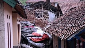 Hingga saat ini tim gabungan masih berupaya melakukan pencarian dan evakuasi korban yang masih tertimbun longsor, ujar kepala pusat data, informasi dan sebelumnya, bupati sumedang telah menetapkan status tanggap darurat bencana banjir dan longsor selama 21 hari berlaku mulai 9. Nh6ctshfswjkzm