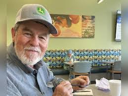 Max Bencomo's Instagram, Twitter & Facebook