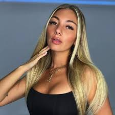 Teacher who quit to become Glasgow Love Island star's stay-at-home  girlfriend 'loves life'