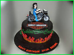 Andai saja aku punya tongkat ajaib, aku pasti udah bikinin kamu kue ulang tahun setinggi gedung dengan rasa kesukaan kamu. Cake Motor Harley Davidson Ayah Coklatchic Cake Est 2004