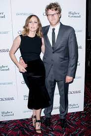 Vera is married to musician renn hawkey, with whom she has two children. Vera Farmiga Grosse Gewicht Korperstatistik