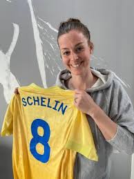 Med avstamp i den historia som laget har skrivit och spelarnas roll som förebilder för kommande generationer får matchtröjan nu ett nytt unikt inslag. Lotta Schelin L8schelin Twitter