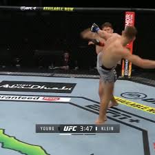 Damoklův meč vysel nad mladým talentem, neboť nesplněním váhového limitu pořádně. Prvni Slovak V Ufc Veghuv Sverenec Kleinovo K O Kazi Jen Nesplnena Vaha Idnes Cz