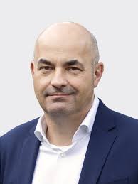 Kontakt & Ansprechpartner*innen