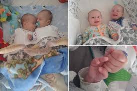 Maybe you would like to learn more about one of these? Fekete David 4 Honapos Ikrei Egyforma Ruhacskaba Bujtak A Csikos Rugdalozoban Nagyon Cukik Hazai Sztar Femina