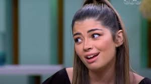 فاجأت الممثلة المصرية ملك أحمد زاهر ابنة الممثل أحمد زاهر متابعيها بنشرها صوراً قديمة لها في صفحتها الرسمية بموقع للتواصل الاجتماعي بدت فيها وحين انت تعاني من الوزن الزائد في مرحلة المراهقة، وكيف كان لديها أصرار على خسارة الوزن. Ø·Ø±Ø¯Ù‡Ø§ Ù…Ø¹ ÙˆØ§Ù„Ø¯ØªÙ‡Ø§ ÙˆØ±ÙØ¶ Ø§Ù„Ø§Ø¹ØªØ±Ø§Ù Ø¨Ù‡Ø§ ÙˆÙØ§Ø© Ù…Ù„Ùƒ Ø£Ø­Ù…Ø¯ Ø²Ø§Ù‡Ø± ÙÙŠ Ù…Ø³Ù„Ø³Ù„ Ù„Ø¤Ù„Ø¤ Ù†Ø¬Ù… Ù†ÙŠÙˆØ²