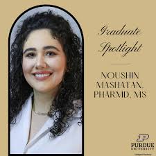 Purdue Pharmacy Alumni Tara Flack and Quinn Czosnowski returned to campus  to describe their roles as clinical specialists in critical care and  emergency medicine in the Intro to Institutional Pharmacy elective. This