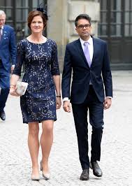 Alla ledare tvingas tänka om. Party Leader Of Moderaterna Anna Kinberg Batra In Childhood Bracelet Blogg