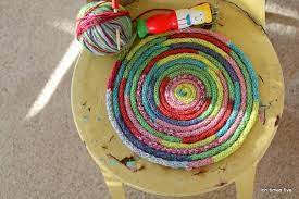 How to use a knitting nancy, knitting dolly, french knitting reel.how to start, change colour and finish. Lori Times Five Strickliesel Strickliesel Ideen Fingerstricken