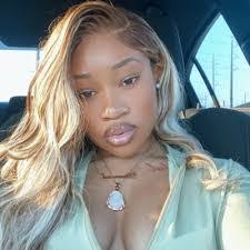 Abby Snell's Instagram, Twitter & Facebook