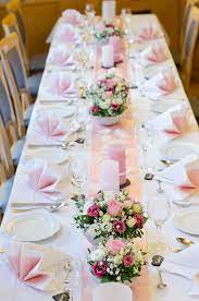 Trennwand moderne tischdeko hochzeit vintage. Tischdeko Zur Taufe Selber Machen Gesteck In Rosa Und Weiss Blumigo Hochzeit Deko Tisch Tischdekoration Konfirmation Tischdeko Konfirmation