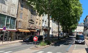 Village du centre de la france avec de tres beau rempart et proximité de la a75, un village en plein développement. La Cavalerie Le Mirage De Marques Episode 45