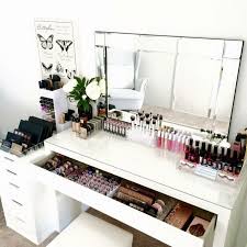 25 Ideas To Create An Ultimate Makeup Nook Digsdigs