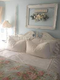 Beautiful Shabby Chic Wall Decor With A Picture Frame And Flowers Istandarddesign Shabby Bedroom Shabby Chic Decor Bedroom Chic Bedroom Decor