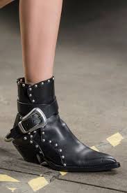 Black And Gold Boots Diesel Black Gold Fall 2018 Men S Fashion Show Details The Impression Shoes Fashion Photography Urban Shoes Wonder Woman Shoes
