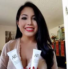 Hanh Vo Queen Bee Shop