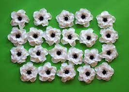 12 Anemone Fondant Flowers Black And White Blossom Edible Flower Cupcake Topper Cake Decorations Swe Fondant Flowers Flower Cupcakes Bridal Shower Party Favors