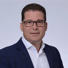 Glen Landry's Instagram, Twitter & Facebook