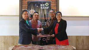 Nah itulah beberapa contoh dari orang yang kreatif, contoh tersebut adalah ulasan terakhir mengenai pengertian kreatif, ciri dan contoh menurut para ahli. Grab Jalin Kerja Sama Strategis Dengan Bekraf Sebagai Komitmen Dukung Pertumbuhan Ekonomi Kreatif Di Indonesia Grab Id
