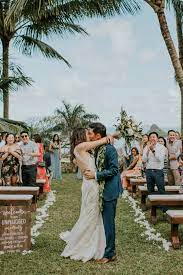 A Lush Blue Hawaiian Wedding At Kualoa Ranch For The Good Weddings And Events Hawaiian Wedding Hawaii Beach Wedding Hawaiian Destination Weddings