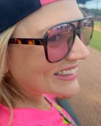 Randi Cameron's Instagram, Twitter & Facebook