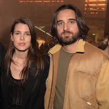 Un incident survenu alors même qu'il assistait au mariage de son fils, christian de hanovre, avec alessandra de osma. La Imagen Puede Contener 2 Personas Barba Charlotte Casiraghi Princess Grace Kelly Princess Charlene