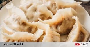 Unt saosnya aku cuma pake saos sambal kemasan yg dilarutkan ke dalam sedikit air. Resep Pangsit Ayam Kukus Camilan Hangat Saat Musim Hujan