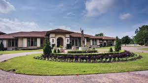Modern living meets comfort at crystal house. Man Builds 20 000 Square Foot Mansion For Family In Wharton Abc13 Houston