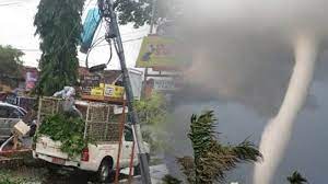 Puting Beliung Serang Sukarame Dua Pemasang Atap Smpn 36 Bandar Lampung Terluka Tribunnews Com Mobile