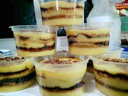 1 tin susu pekat 1 tin susu cair 11 sudu makan tepung kastard bumbun tau (maksudnya cedok penuh sudu berbumbung) haha btl ke ayat ni 5 tin air kosong. Puding Tiramisu Paling Senang Lapis Kastard Biskut Tabur Milo Siap Mingguan Wanita