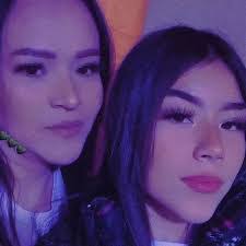 Gloria Colon's Instagram, Twitter & Facebook