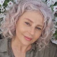 Aggie McIlwraith Email & Phone Number