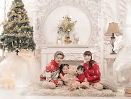 Sebaliknya jika pada malam natal, langit akan cerah dan penuh bintang, . Penuh Bahagia Ini 5 Potret Keseruan Keluarga Artis Sambut Natal Merdeka Com