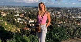 Kalaycıoğlu, 1998 yılında bursa'da dünyaya geldi. Survivor Aleyna Kalaycioglu Kimdir Survivor Aleyna Kalaycioglu Kac Yasinda Nereli Ne Is Yapiyor Turkiye Nin En Yeni Haber Sitesi Haberler Turkiye Com Tr