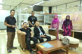 Kerja kosong muzium diraja abu bakar istana besar johor | permohonan adalah diperlawa kepada rakyat negeri johor atau warganegara malaysia yang berkelayakan dan berminat untuk mengisi kekosongan jawatan yang ditawarkan seperti berikut Lawatan Timbalan Pengarah Merangkap Kurator Bersama Staf Muzium Diraja Abu Bakar Johor Utm Library News