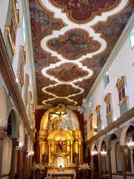 There are half a dozen great churches in downtown lima, which you can walk in even during a mess. Basilica Y Convento De San Pedro
