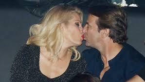 Η ελένη, με την αυθεντικότητα και τον αυθορμητισμό της έγινε όλα αυτά τα χρόνια η καλύτερη παρέα για εκατομμύρια τηλεθεατές. Elenh Menegakh Makhs Pantzopoylos Symplhrwnoyn 10 Xronia Mazi Star Gr